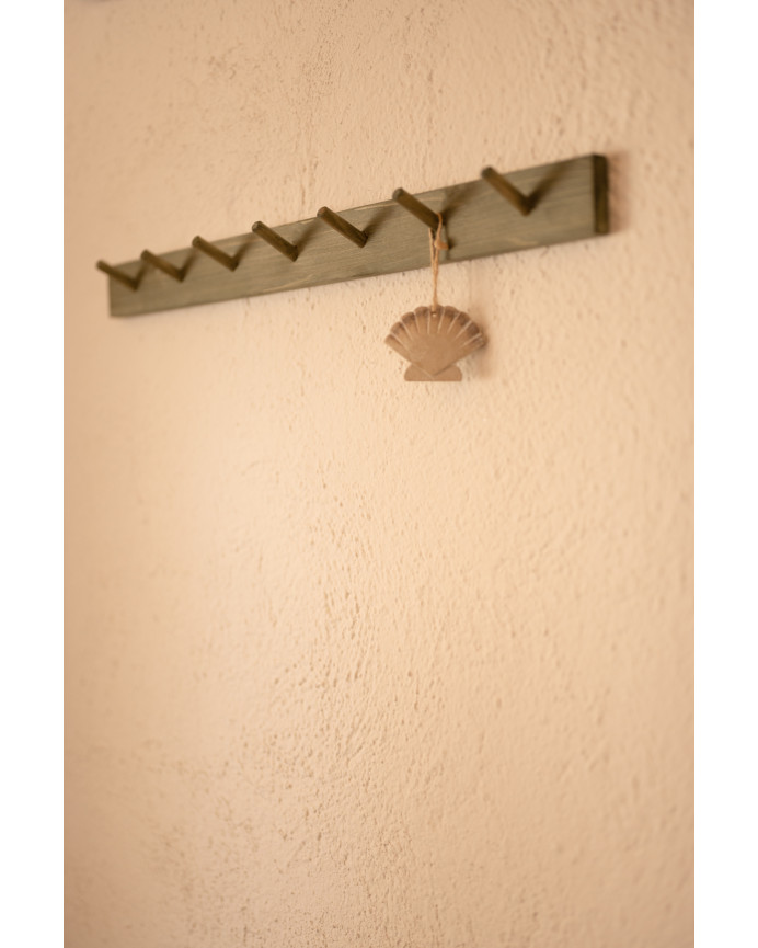 Colgador de pared de madera maciza en tono verde de 61x5cm