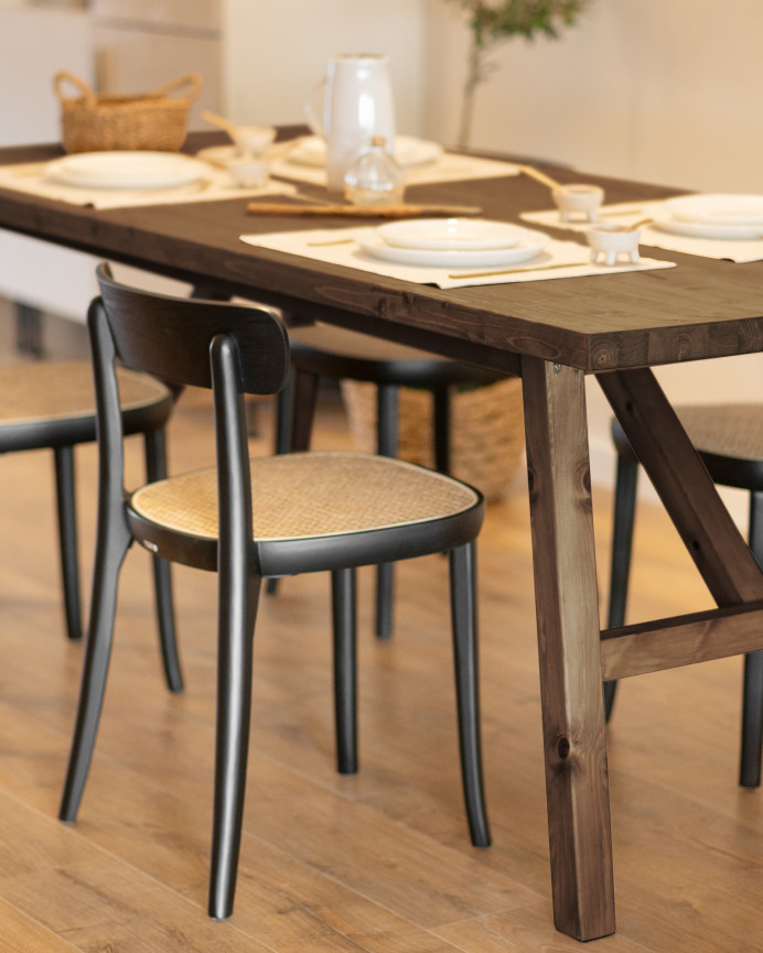 Mesa de comedor de madera maciza en tono nogal de varias medidas