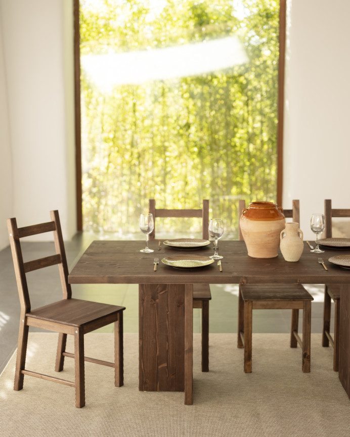 Mesa de comedor de madera maciza en tono nogal de varias medidas