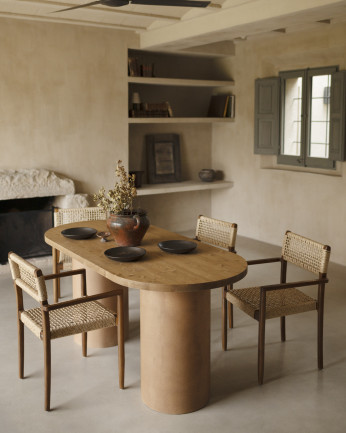 Mesa de comedor ovalada de madera maciza tono roble medio y patas de microcemento en tono terracota de varias medidas