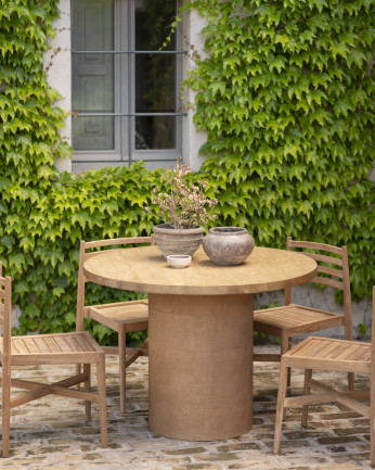 Mesa de comedor redonda de madera maciza tono roble medio y patas de microcemento en tono terracota de varias medidas