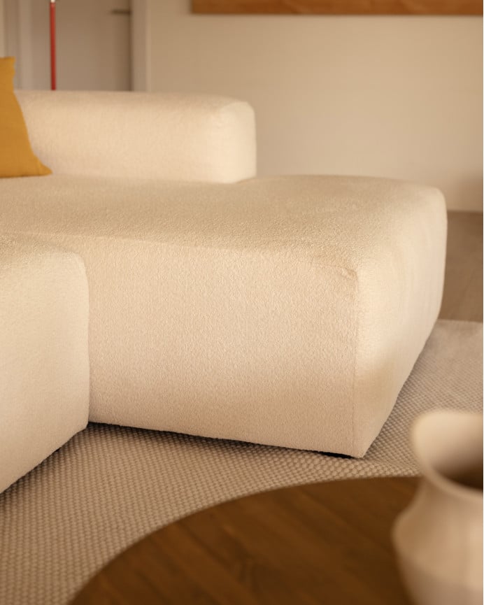 Sofá de 3 módulos curvo con chaise longue de bouclé color blanco 320x172cm