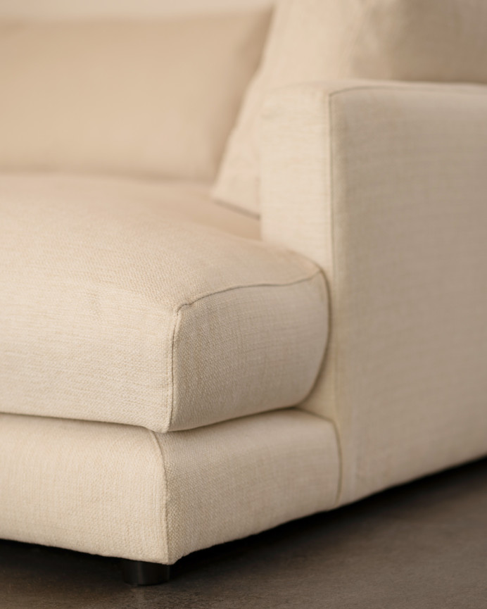 Sofá con chaise longue tono blanco roto de diferentes medidas