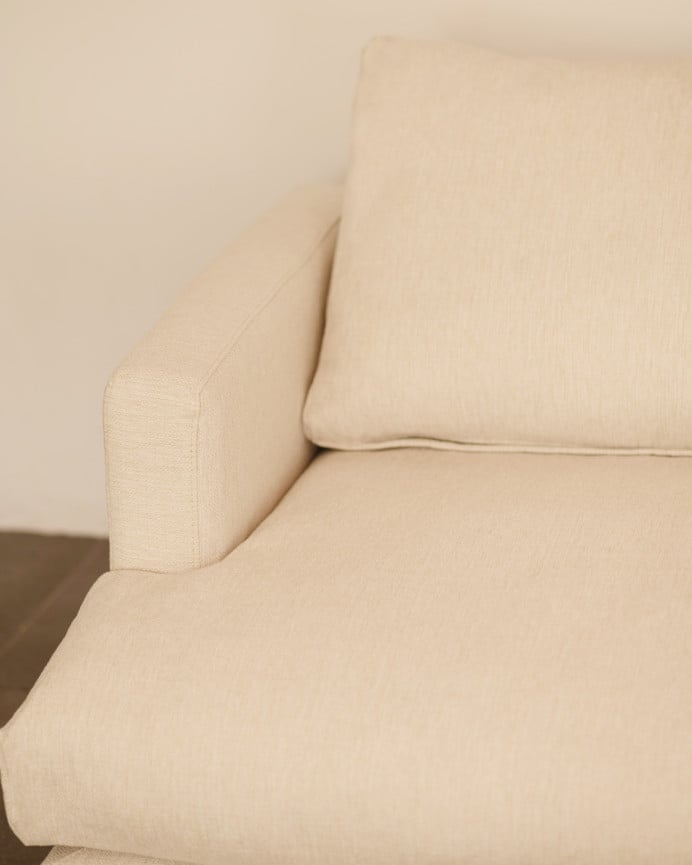 Sofá con chaise longue tono blanco roto de diferentes medidas