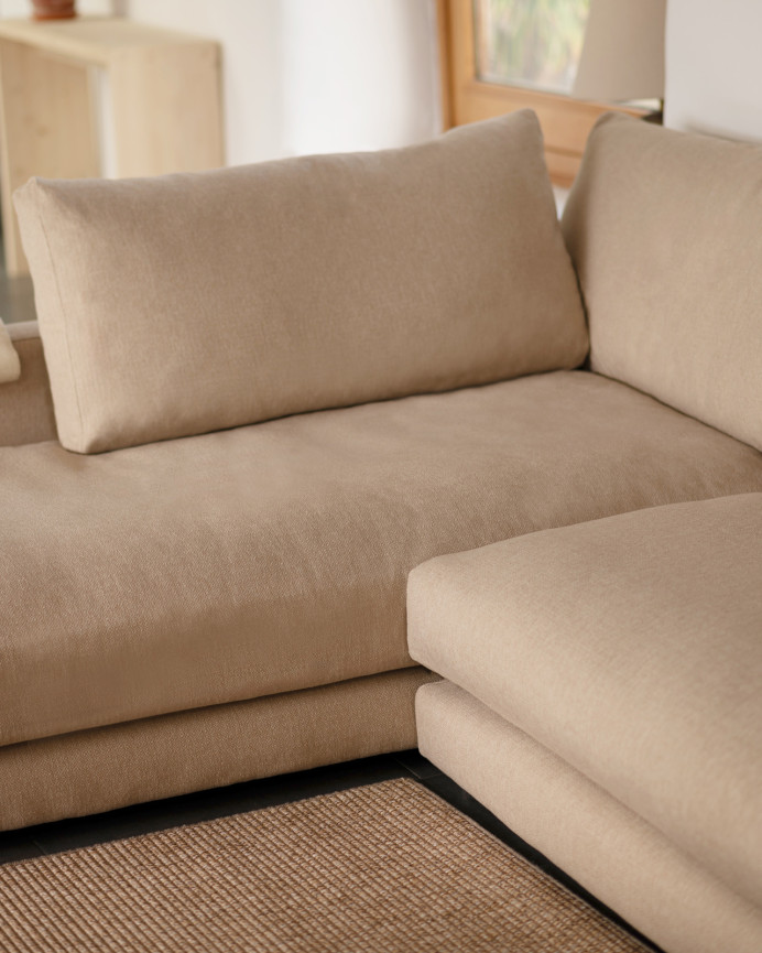 Sofá con chaise longue tono beige de diferentes medidas