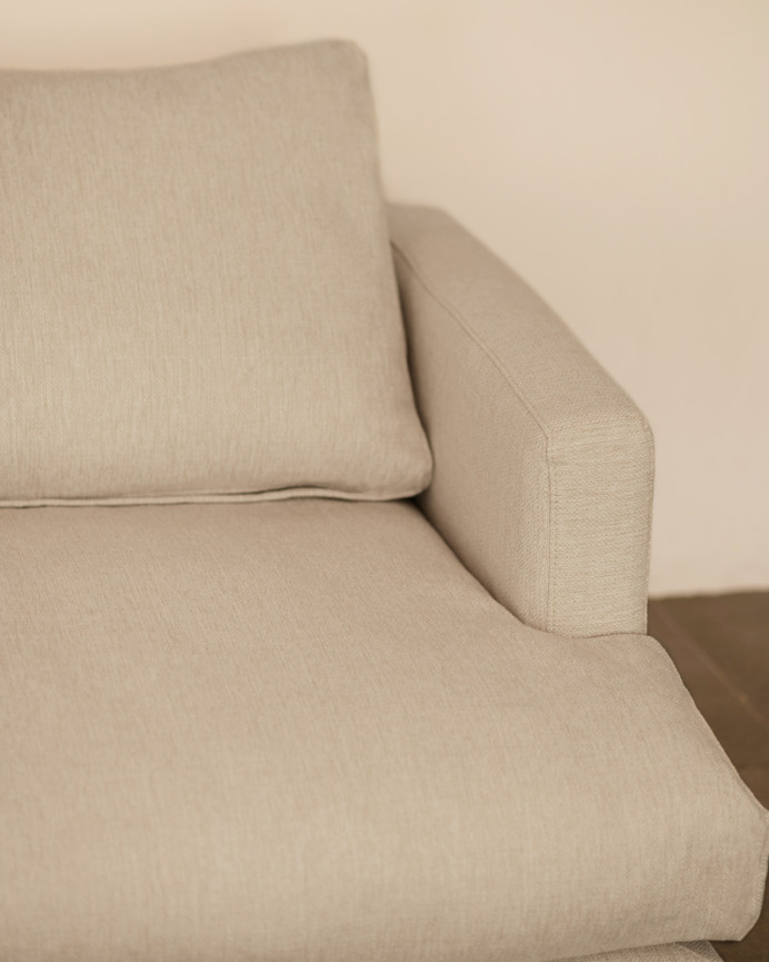 Sofá con chaise longue tono gris claro de diferentes medidas