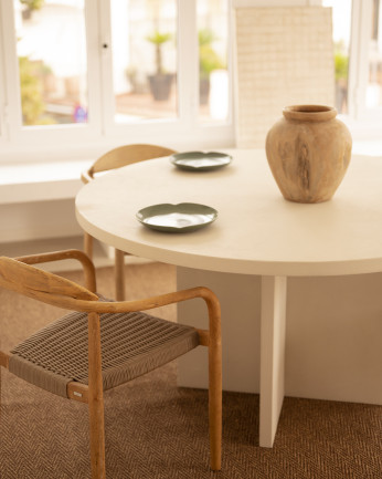 Mesa de comedor redonda de microcemento en tono blanco en varias medidas