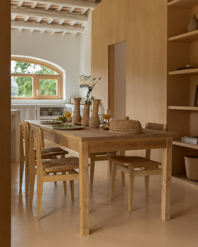 Mesa de comedor cuadrada de madera maciza en tono roble medio de 80x80cm