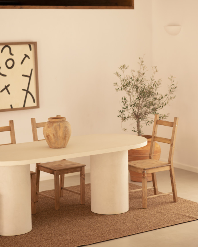 Mesa de comedor ovalada de microcemento en tono blanco roto de varias medidas