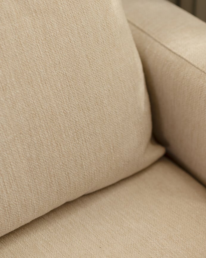 Sofá con chaise longue tono beige de diferentes medidas