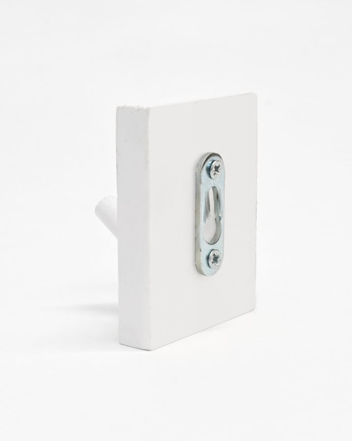 Colgador de pared de madera maciza en tono blanco de 8x6cm