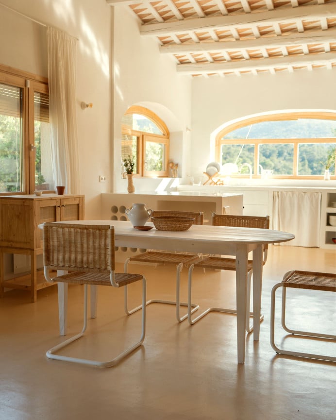 Mesa de comedor de madera maciza ovalada en tono blanco de varias medidas