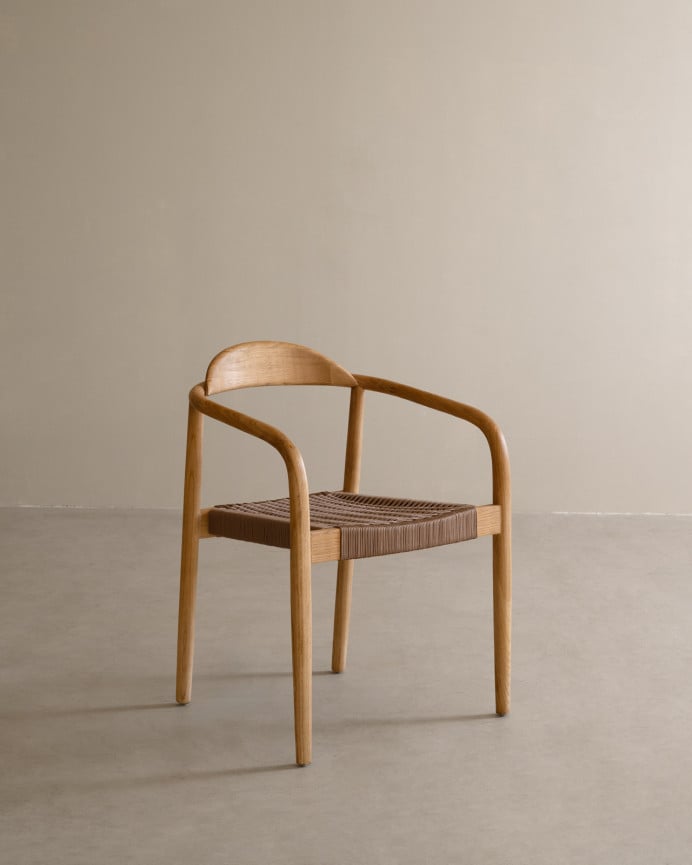 Silla de madera de olmo y asiento trenzado de nylon color marrón de 77,5x57,5cm