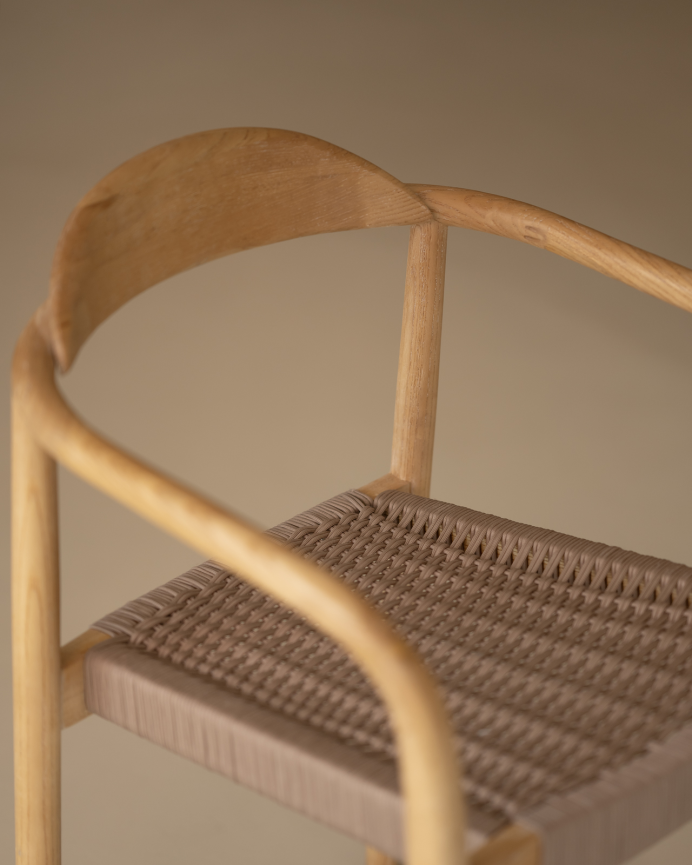 Silla de madera de olmo y asiento trenzado de nylon color marrón de 78x58cm