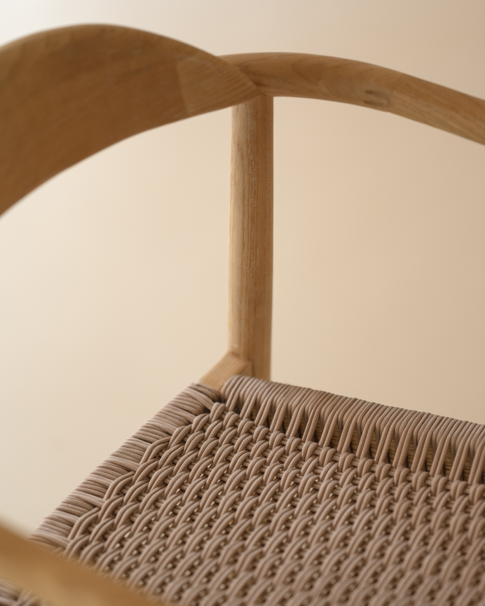 Silla de madera de olmo y asiento trenzado de nylon color marrón de 78x58cm