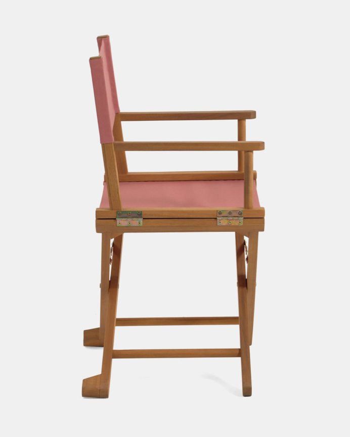 Sillas con brazos de madera maciza de acacia y asiento de tejido en color rojo de 88x55cm