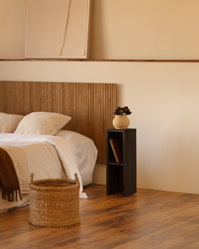 Pack 2 mesitas de noche o auxiliares de madera maciza en tono negro 60x20cm