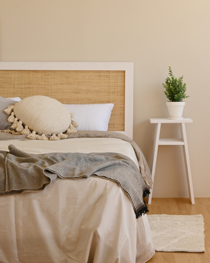 Pack de 2 mesitas elaborada con madera maciza en tono blanco 60x20cm
