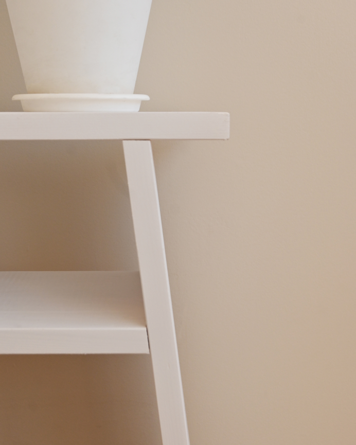 Pack de 2 mesitas elaborada con madera maciza en tono blanco 60x20cm