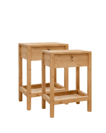 Pack de 2 mesitas de noche de madera maciza con un cajón en tono roble medio de 62x43cm