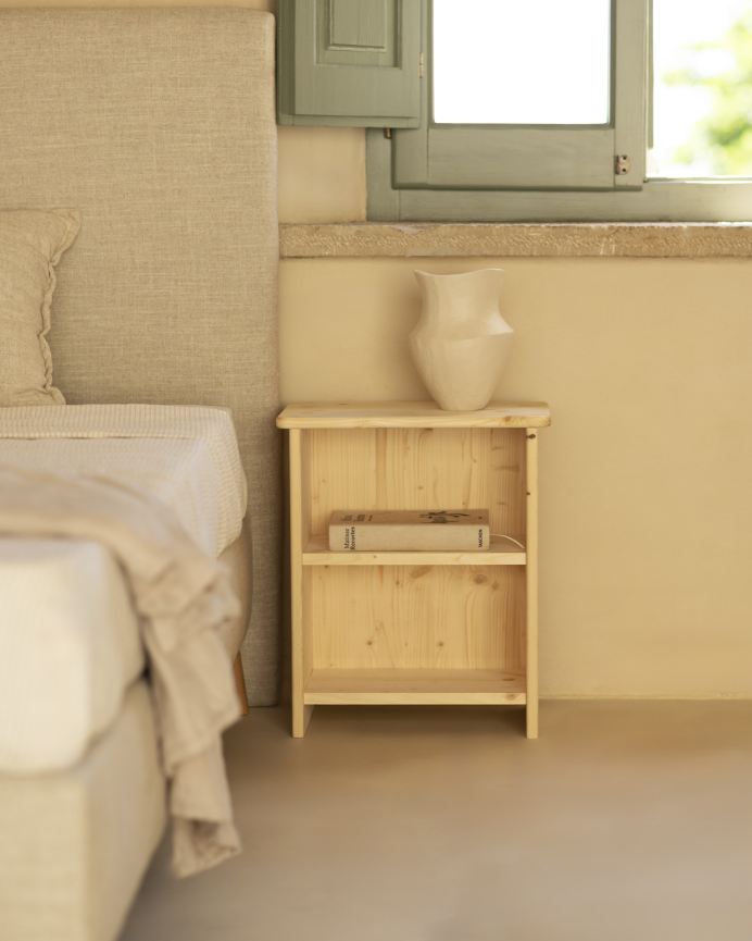 Pack de 2 mesitas de noche de madera maciza en tono natural de 50x42cm