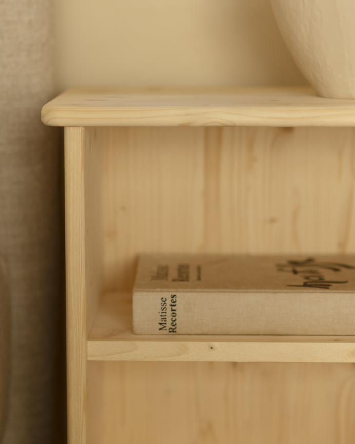 Pack de 2 mesitas de noche de madera maciza en tono natural de 50x42cm
