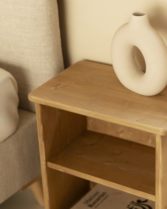 Pack de 2 mesitas de noche de madera maciza en tono roble medio de 50x42cm