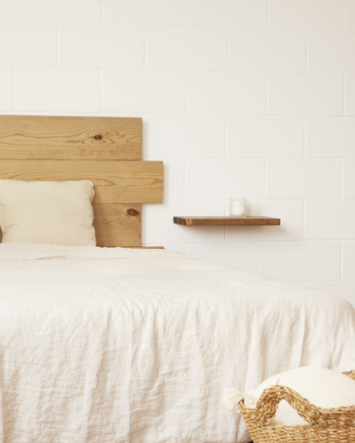 Pack de 2 mesitas de noche de madera maciza flotante en tono roble oscuro de 45cm