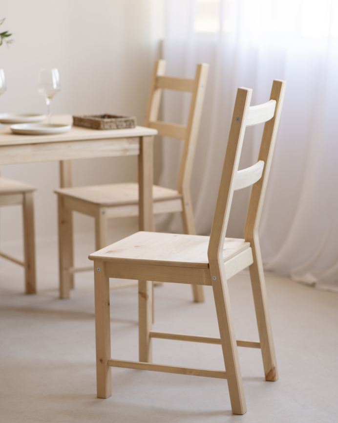 Silla de madera maciza de pino en tono natural de 95cm