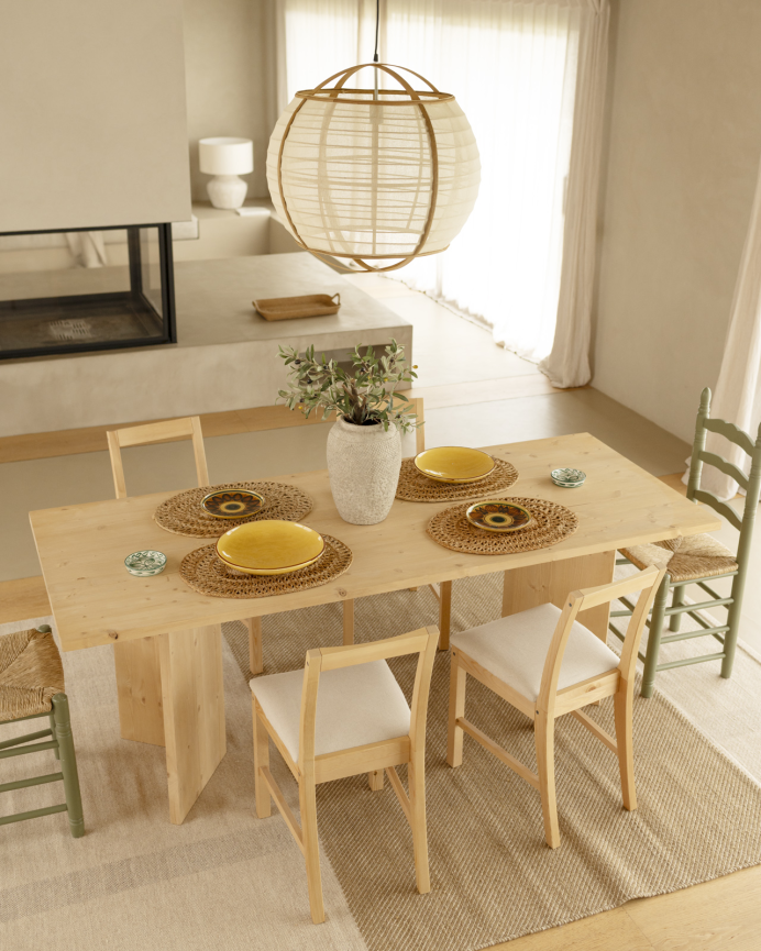 Silla de madera maciza y asiento tapizado beige de 83cm