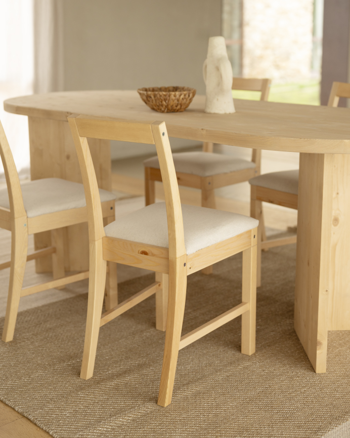 Silla de madera maciza y asiento tapizado beige de 83cm