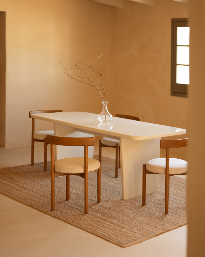 Mesa de comedor de madera maciza de laca brillo en tono blanco roto de varias medidas