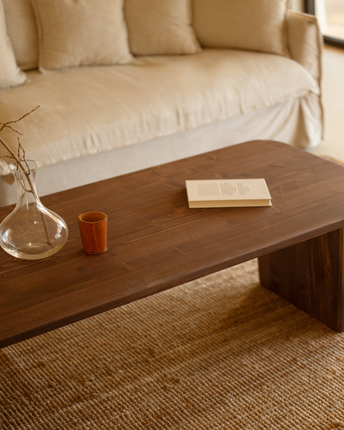 Mesa de centro de madera maciza en tono nogal de varias medidas
