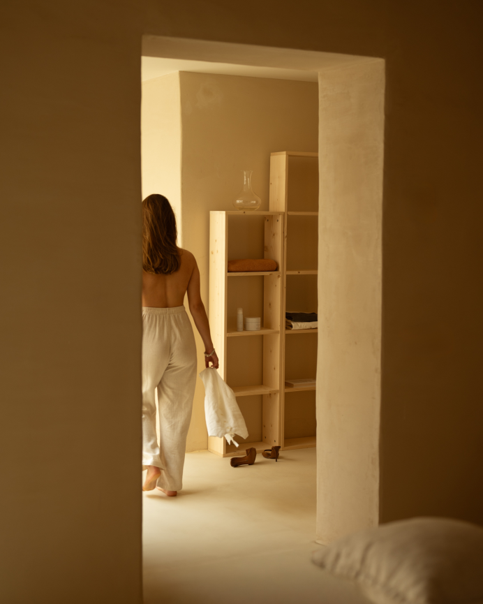 Estanteria de madera maciza en tono natural con 4 estantes