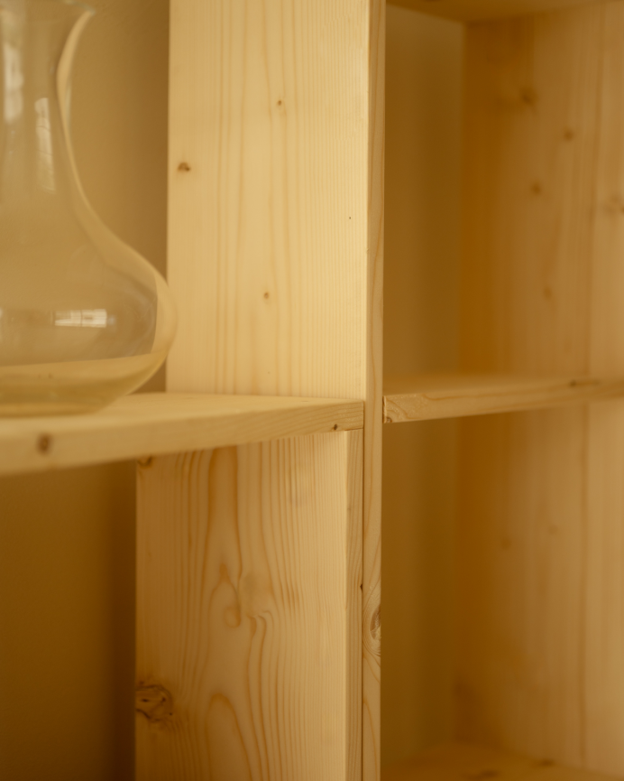 Estanteria de madera maciza en tono natural con 2 estantes