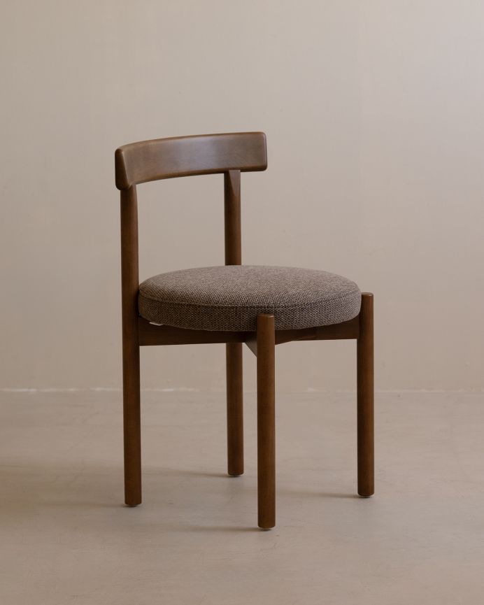 Silla de madera de haya con asiento tapizado color marrón de 75x38cm