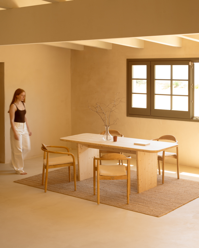 Mesa de comedor de madera maciza en tono natural de varias medidas