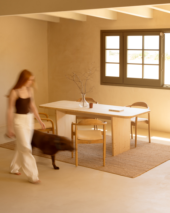 Mesa de comedor de madera maciza en tono natural de varias medidas