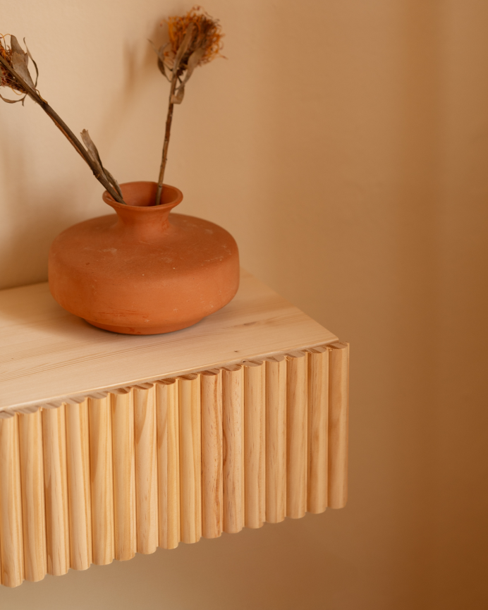 Pack de 2 mesitas de noche de madera maciza flotante en tono natural de 40cm