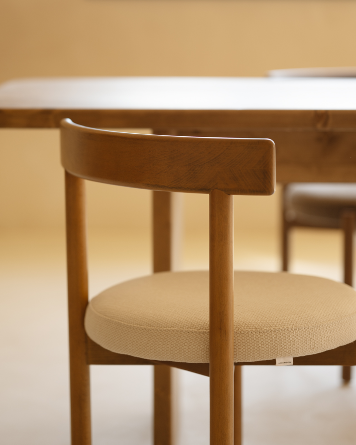 Silla de madera de haya con asiento tapizado color blanco de 75x38cm