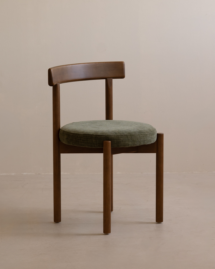Silla de madera de haya con asiento tapizado color verde de 75x38cm
