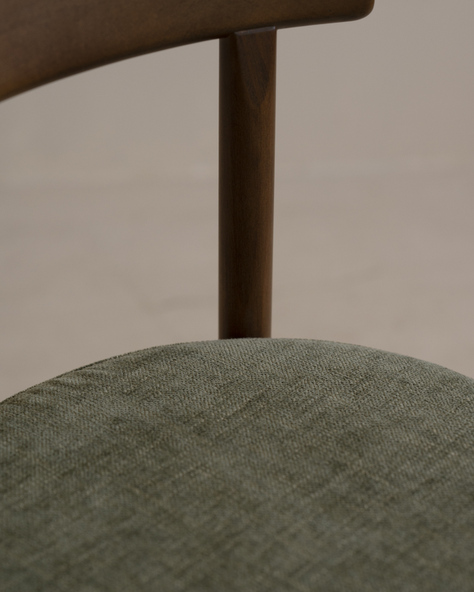 Silla de madera de haya con asiento tapizado color verde de 75x38cm