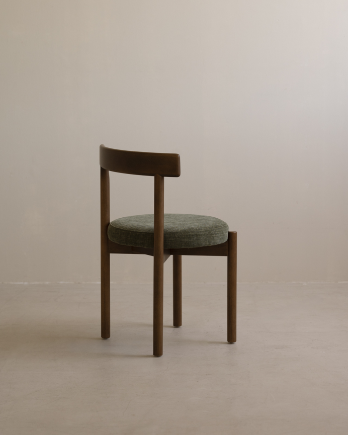 Silla de madera de haya con asiento tapizado color verde de 75x38cm