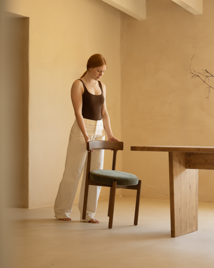 Silla de madera de haya con asiento tapizado color verde de 75x38cm