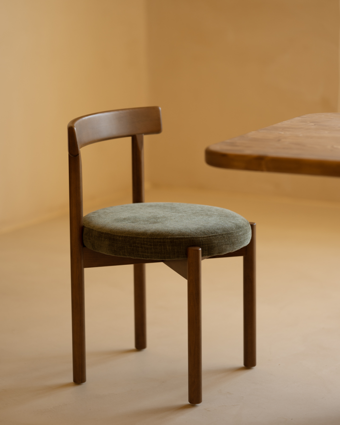 Silla de madera de haya con asiento tapizado color verde de 75x38cm