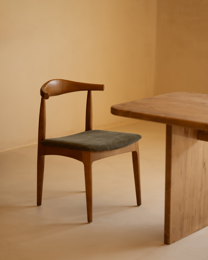 Silla de madera de olmo en tono roble oscuro y asiento tapizado color verde de 79x49cm