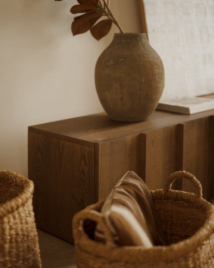 Mueble TV de chapa de fresno natural con listones en tono avellana en varias medidas