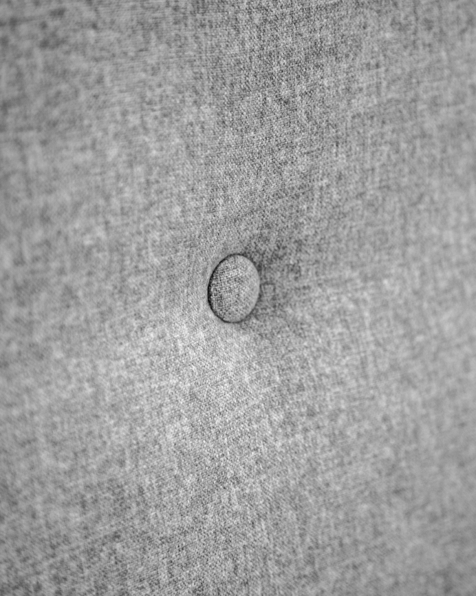Cabecero tapizado de poliester botones en color gris de varias medidas