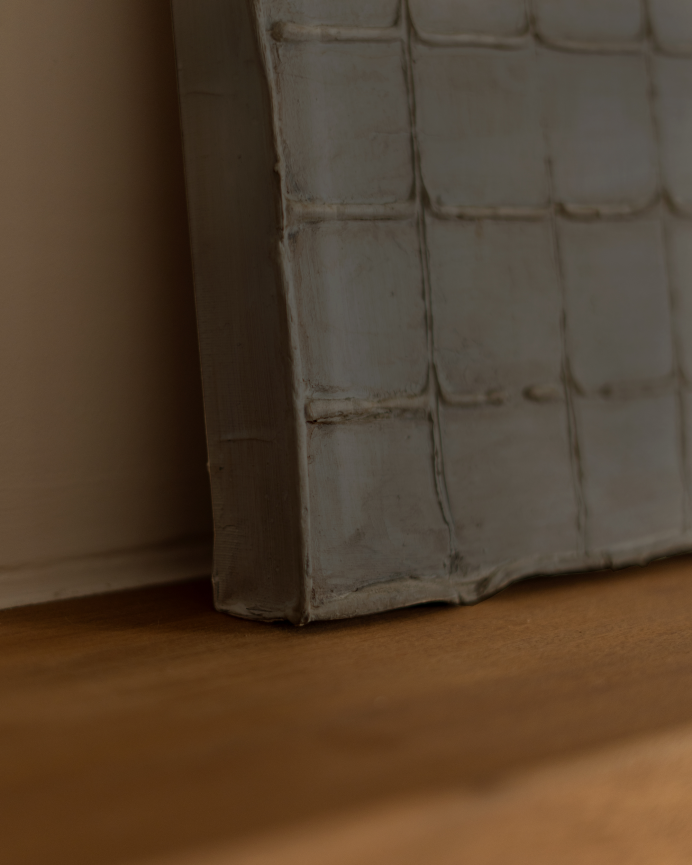 Cuadro gris decorativo sobre algodón con bastidor de madera pintado artesanalmente con pintura al óleo en varias medidas