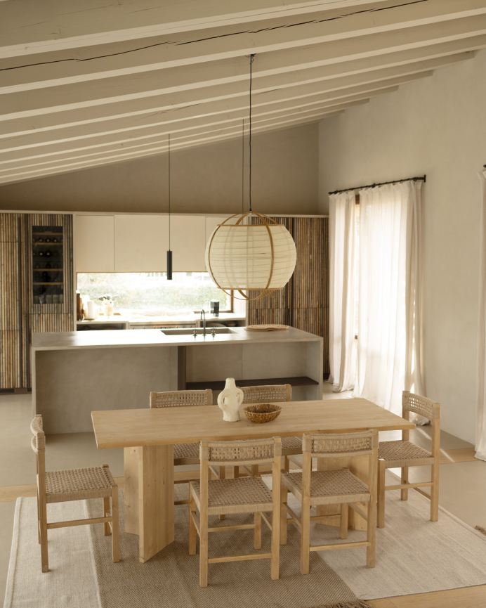 Mesa de comedor de madera maciza en tono natural de varias medidas